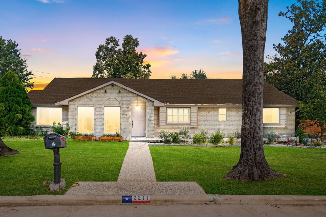 Photo of 2211 Pomeran Drive