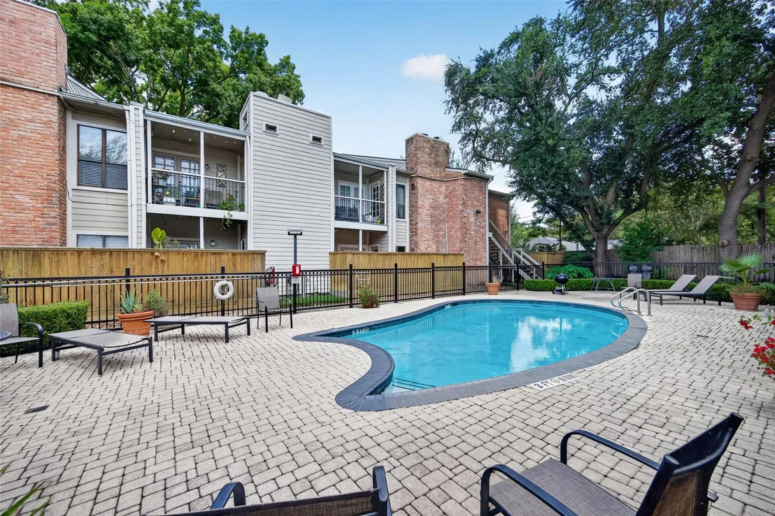 Photo of Unit 3D at 2001 Bering Drive