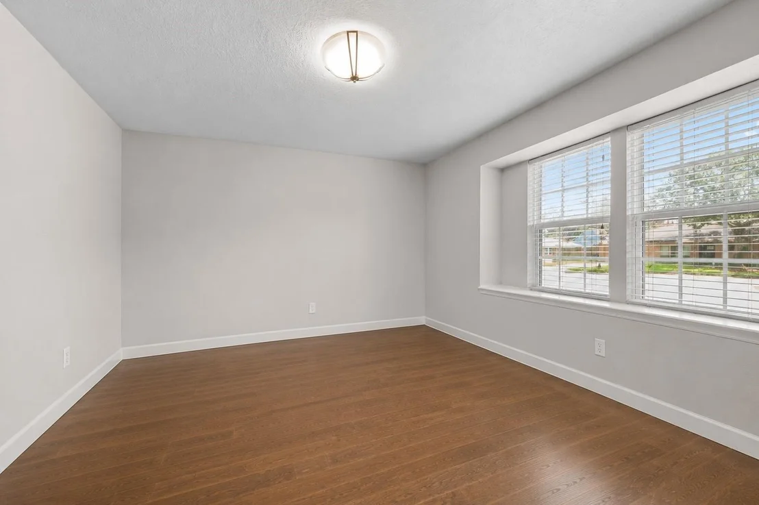 Photo of 11910 Mullins Drive
