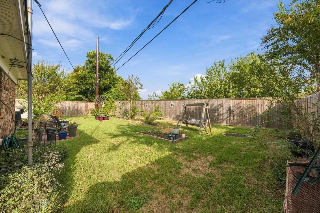 Photo of 6002 Saxon Drive