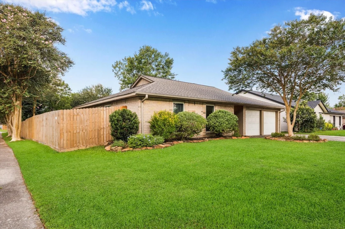 Photo of 17603 Point Comfort Ln