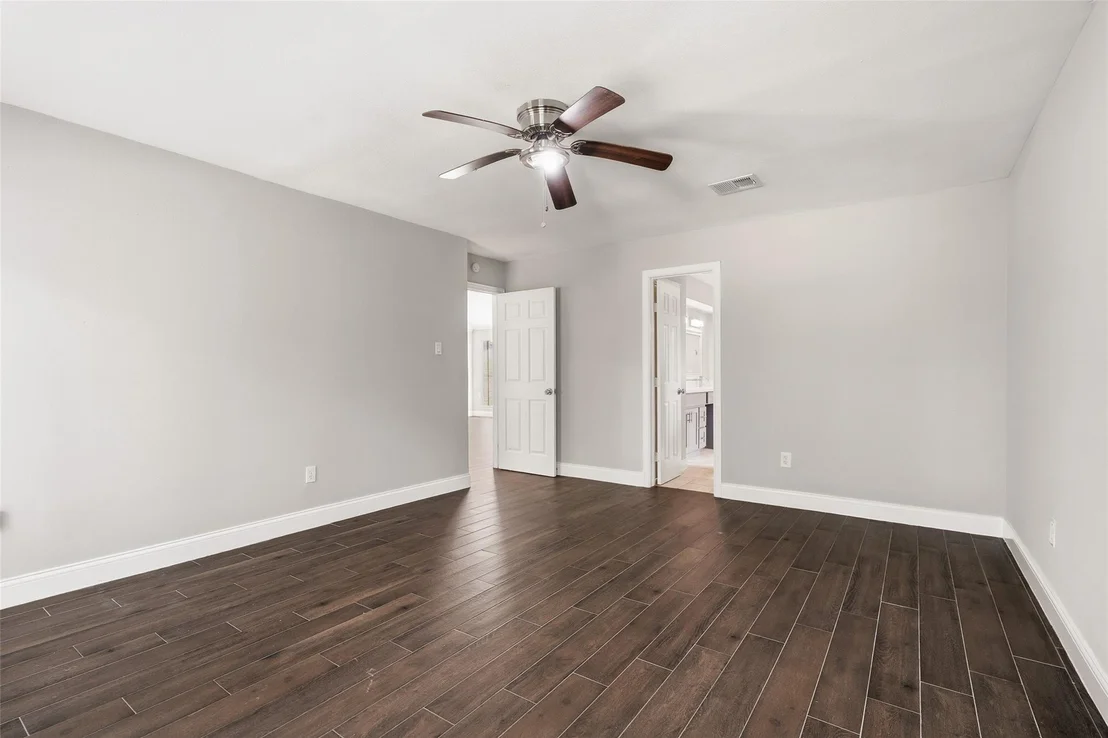 Photo of 903 Crossroads Drive