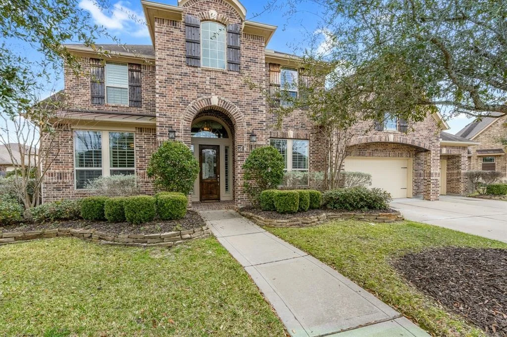 Photo of 16906 Amaryllis Red Trail