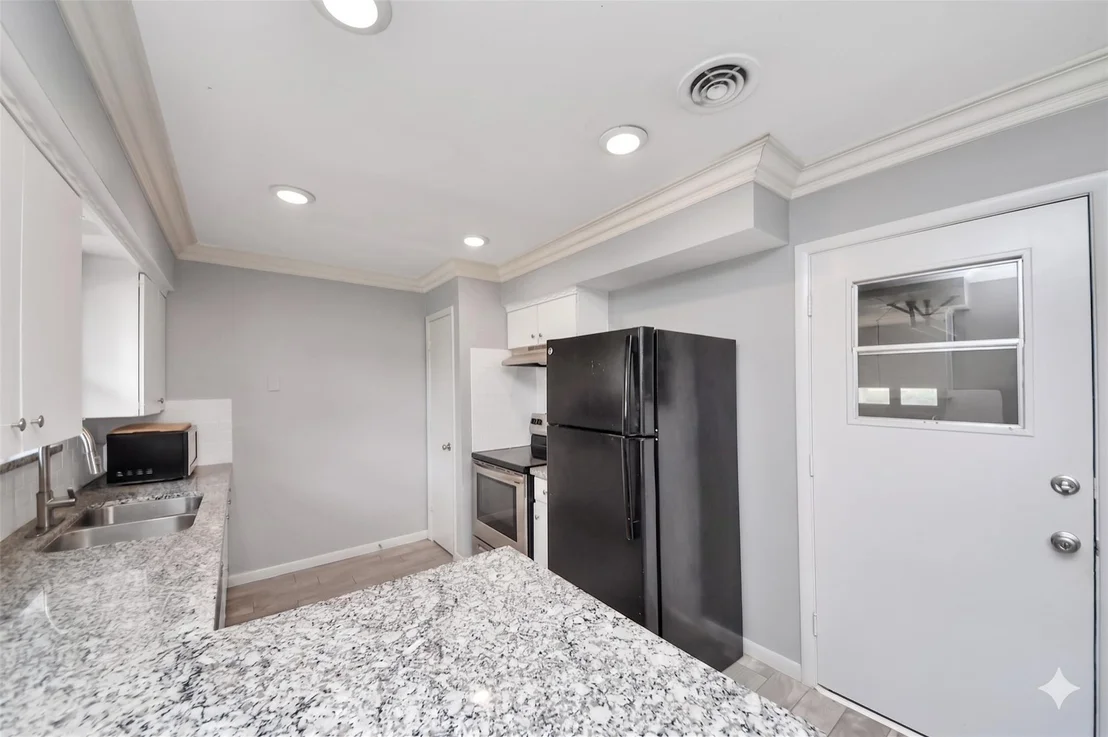 Photo of 5815 Effingham Drive