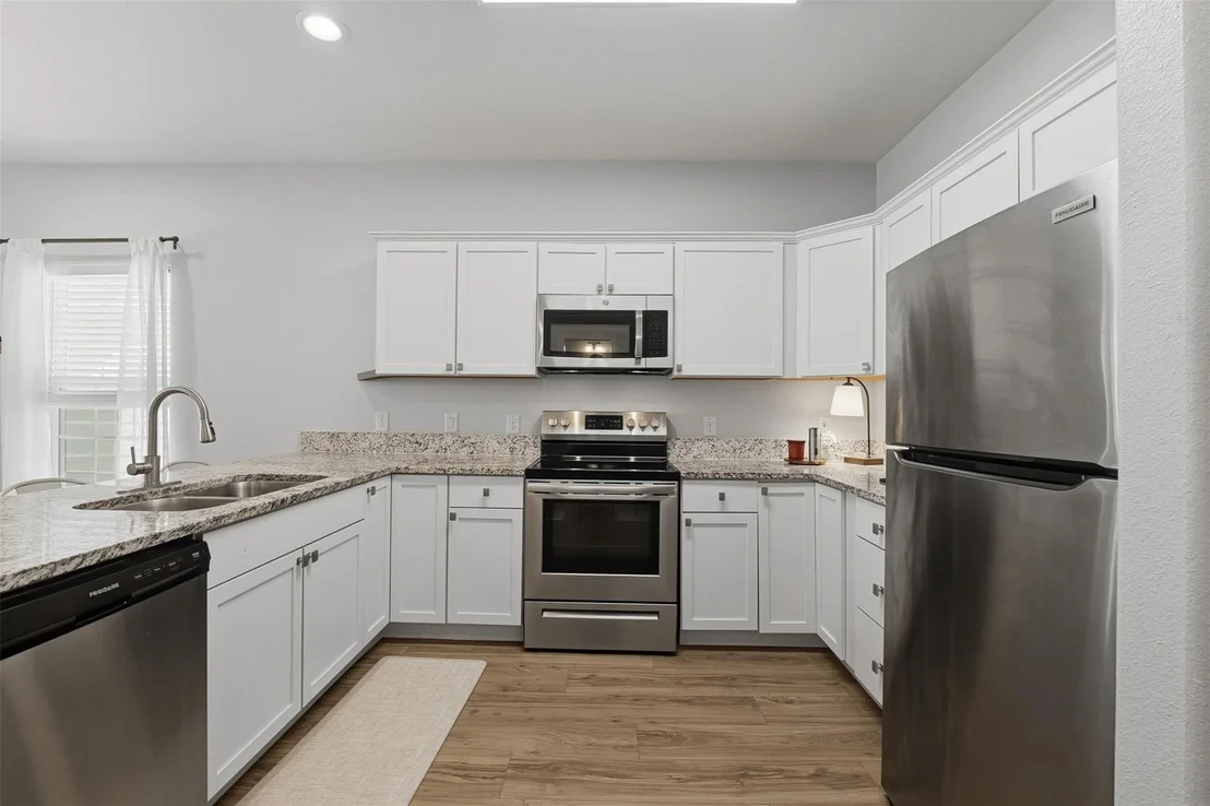 Photo of 16879 Balmoral
