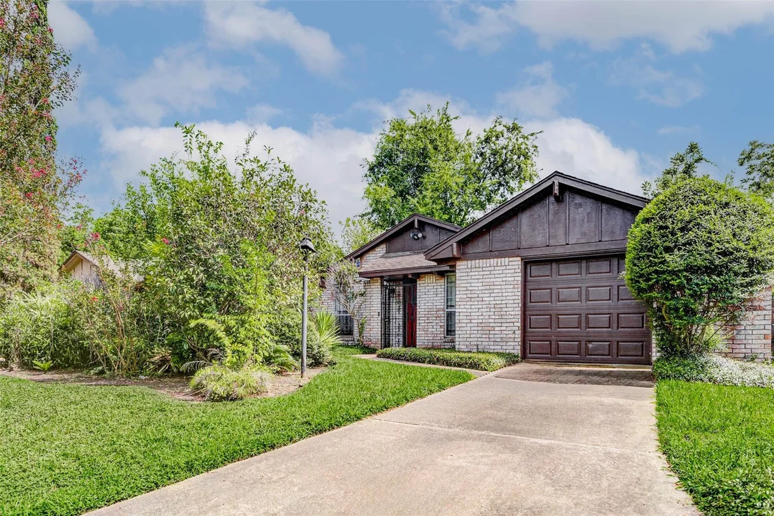 Photo of 4543 Fallen Oaks Drive