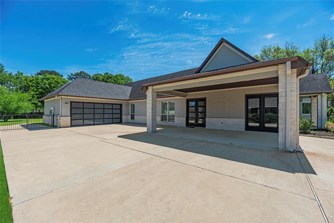 Photo of 2911 S Saddlebrook Lane