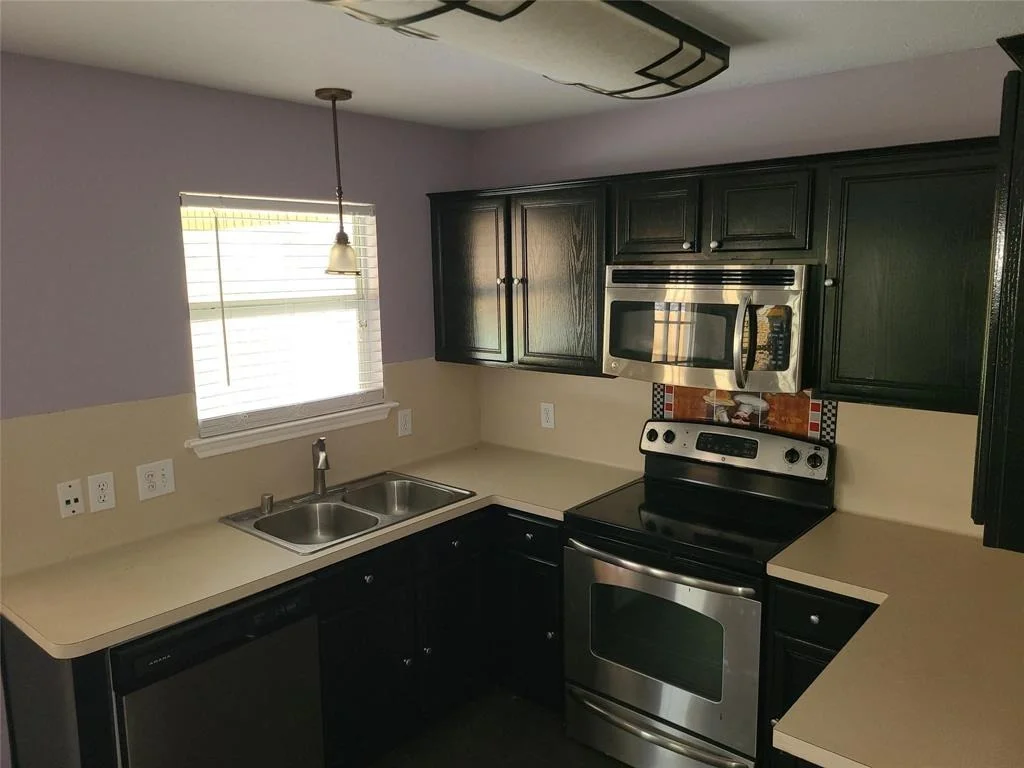 Photo of 18911 Brownstone Mills Drive