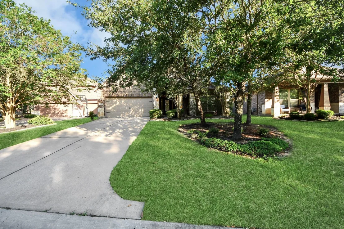 Photo of 143 W Wading Pond Circle