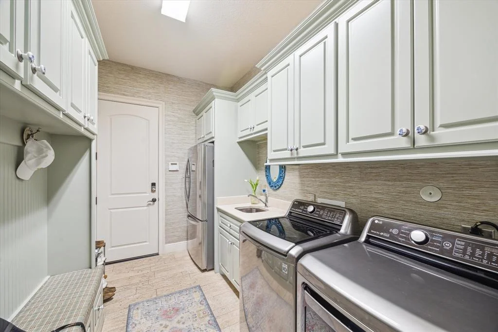 Photo of 23 E Loftwood Circle