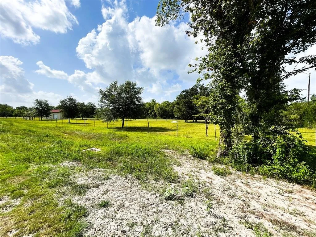 Photo of 1624 Hatfield  Faces Mchard Road