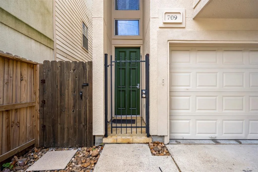 Photo of 709 Detering Street