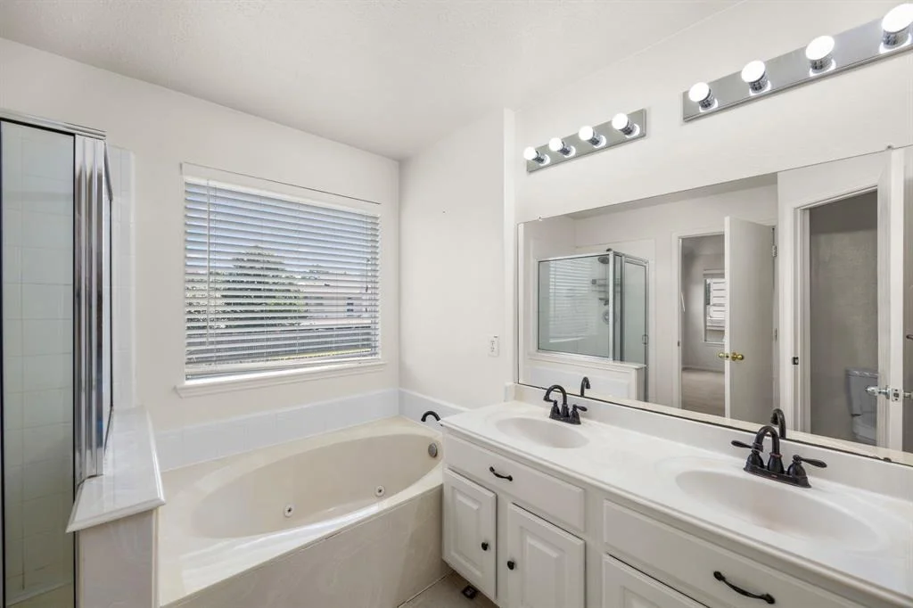 Photo of 9818 Goldenglade Drive