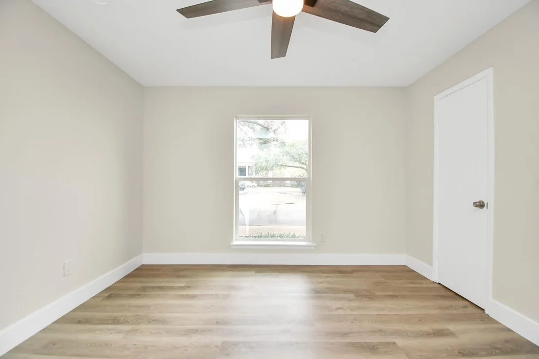 Photo of Unit 30 at 7575 Katy Freeway