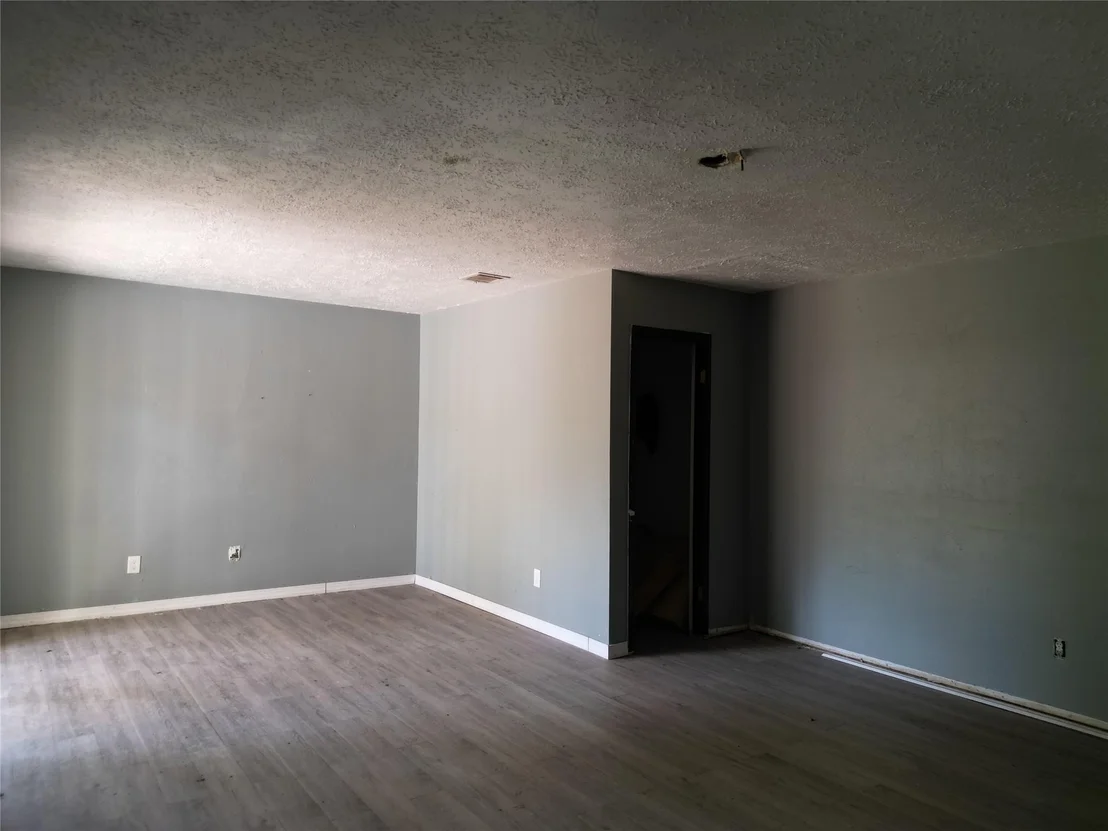 Photo of 8006 White Swan Drive