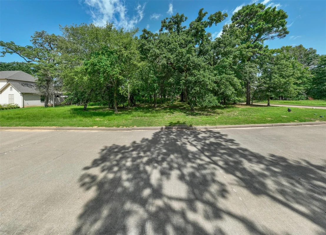 Photo of 160 Eagles Bluff Boulevard S
