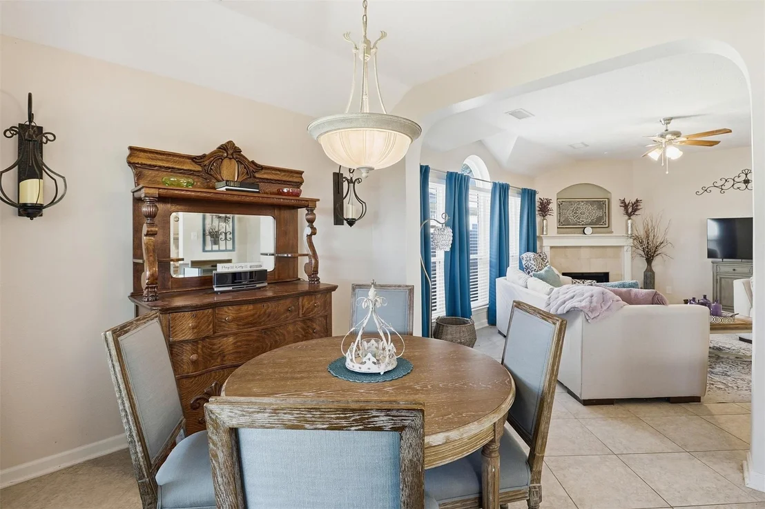 Photo of 6806 Oakleaf Trail Lane