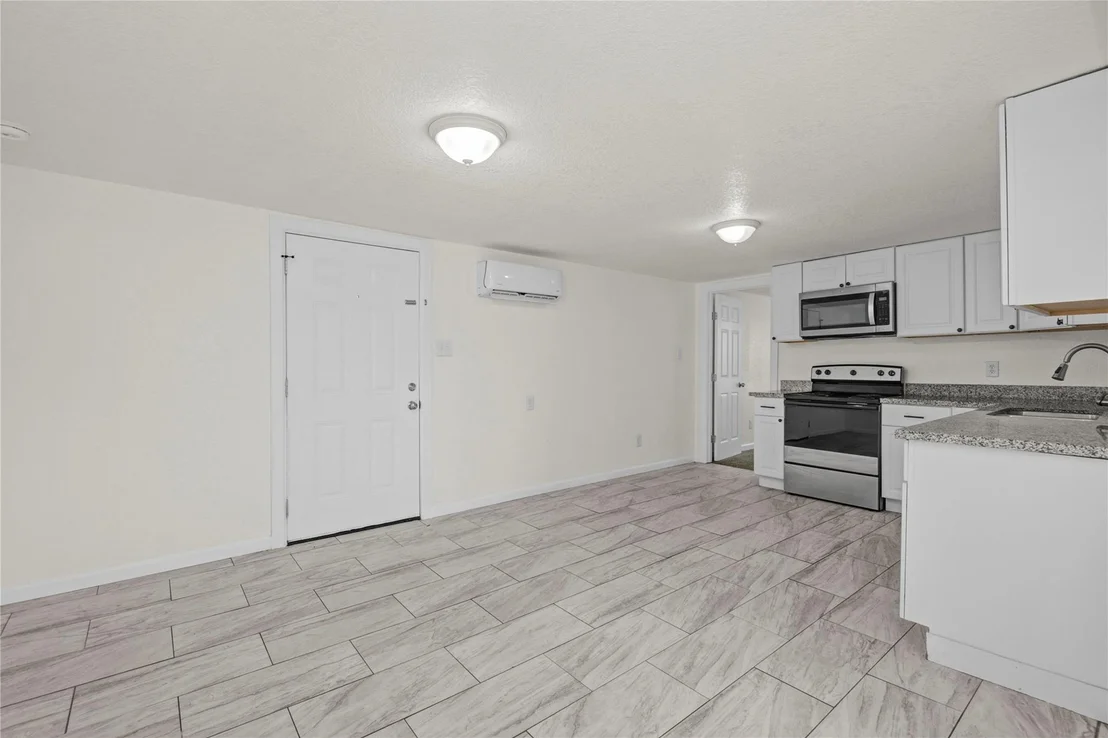 Photo of 726 W 6th Street