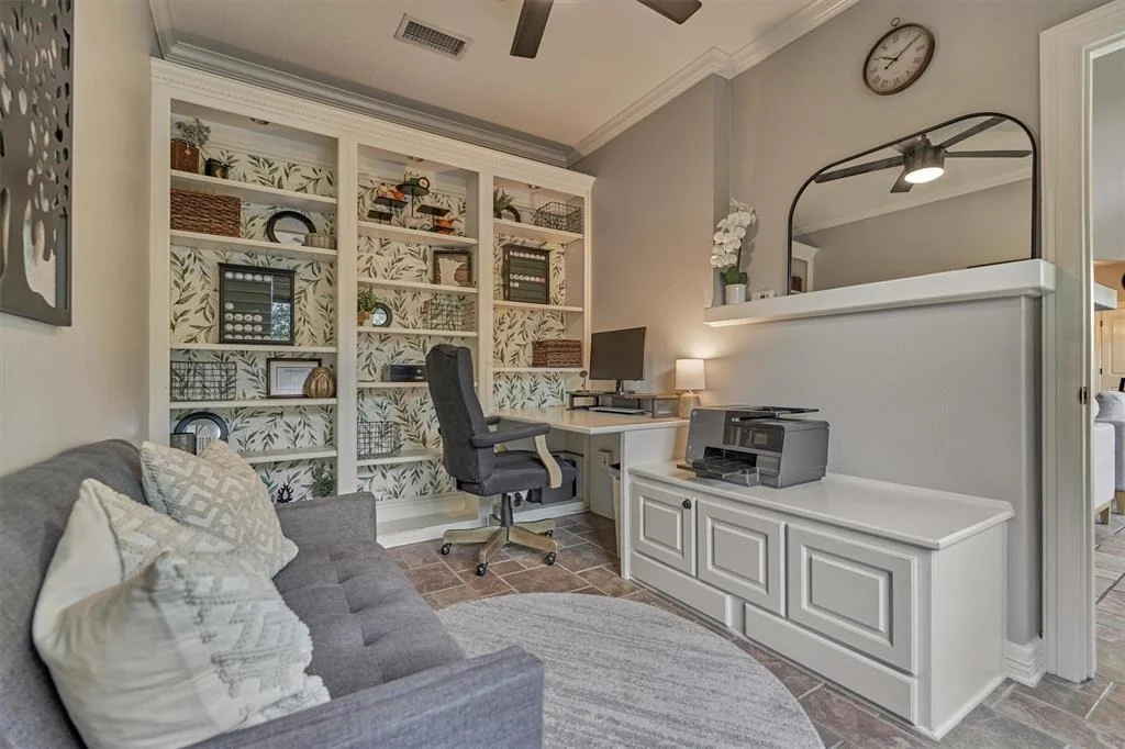 Photo of 86 S Clovergate Circle