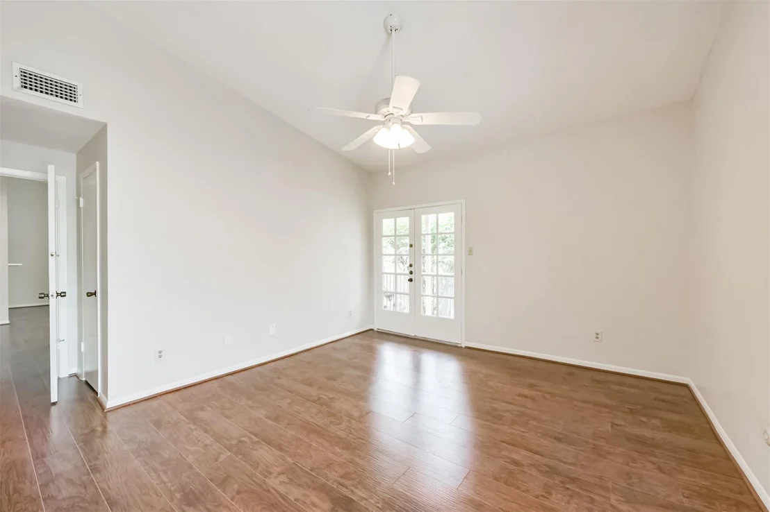 Photo of Unit 4D at 2001 Bering Drive