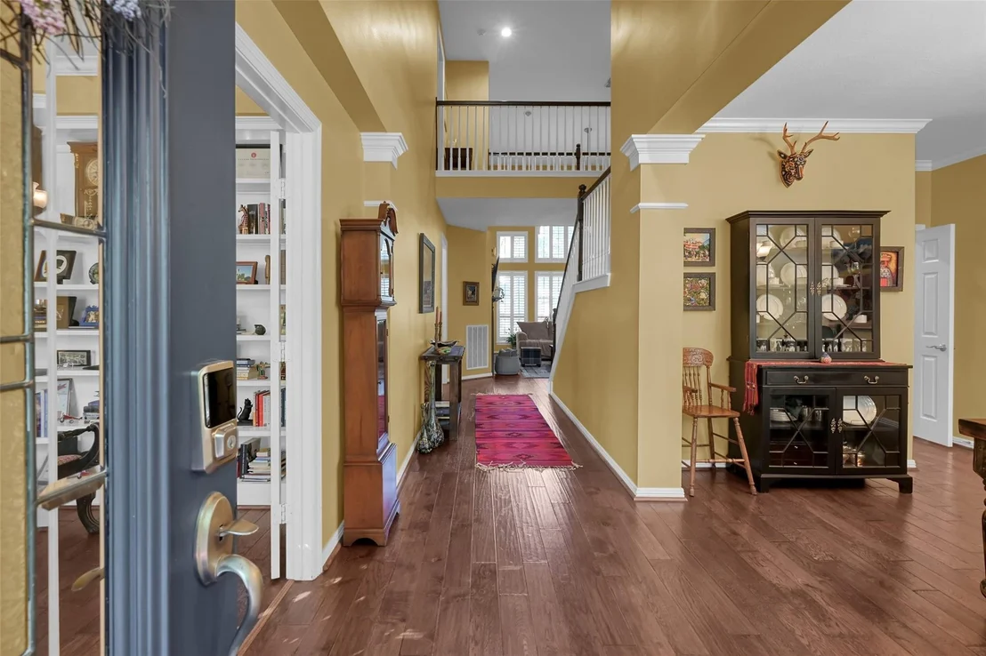 Photo of 143 S Goldenvine Circle