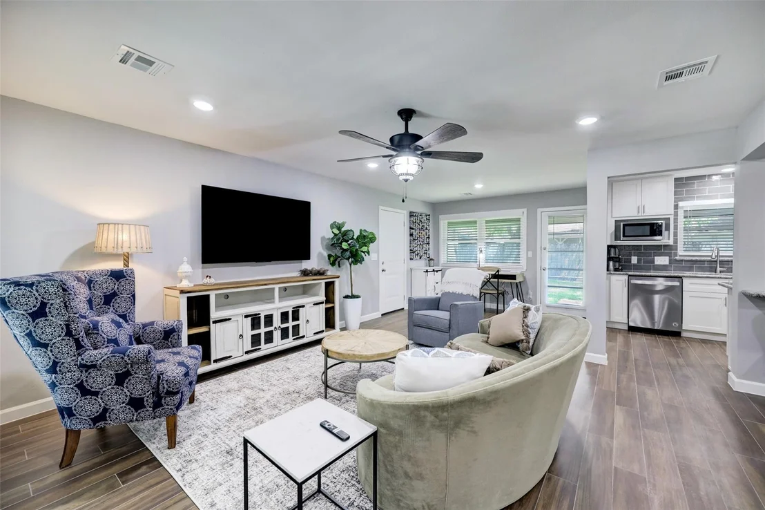 Photo of 7926 Ridgeview Drive