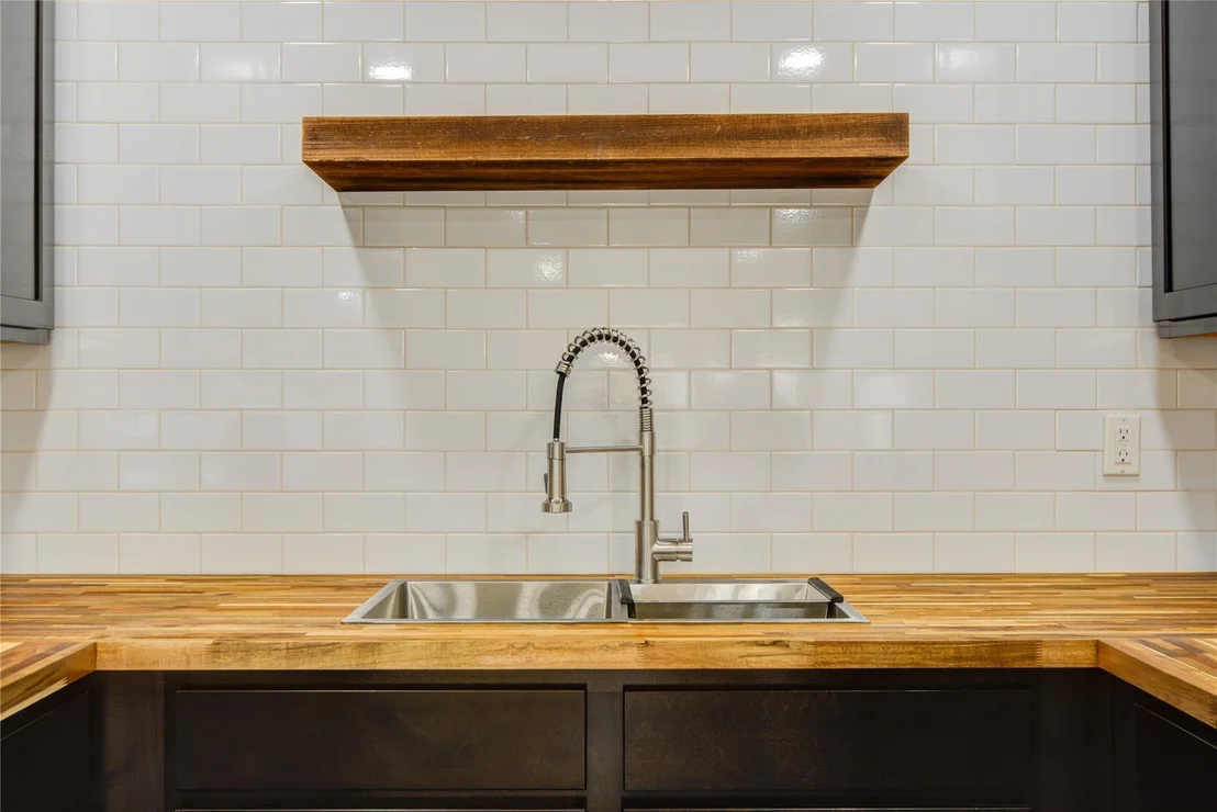 Photo of 826 W 12th Street
