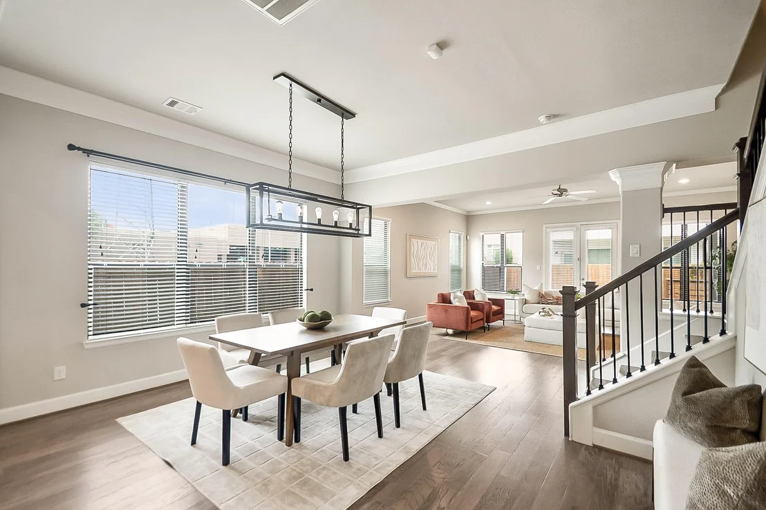 Photo of 5328 Larkin Street