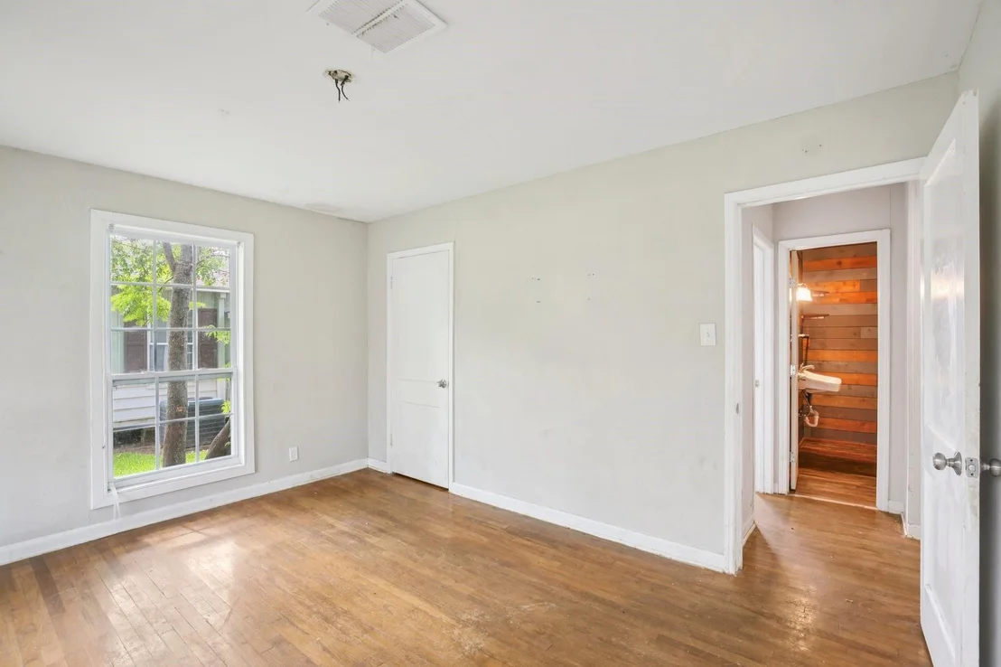 Photo of 1531 W 8th Street