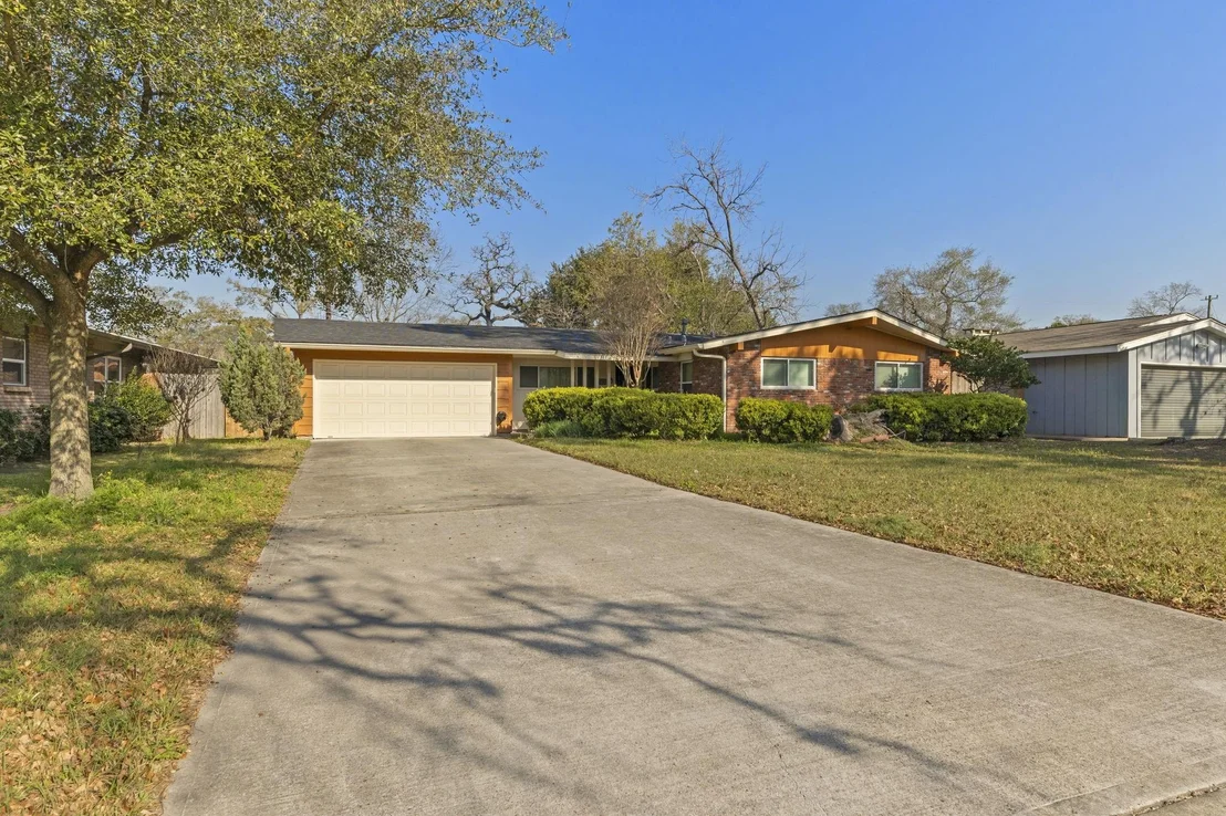 Photo of 9766 Westview Drive