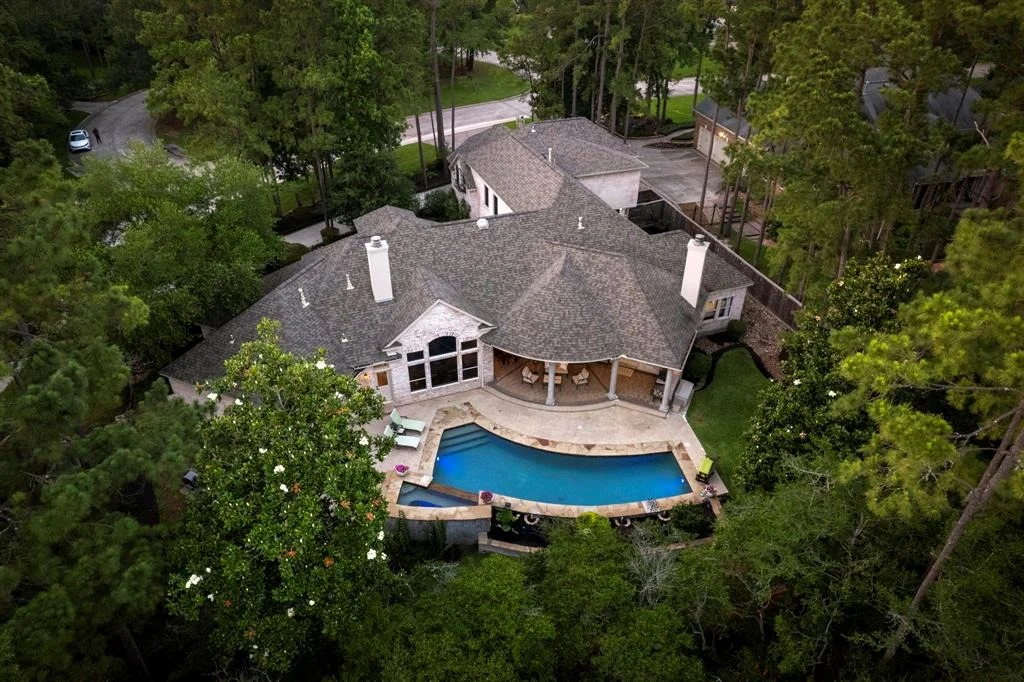 Photo of 63 N Wooded Brook Circle