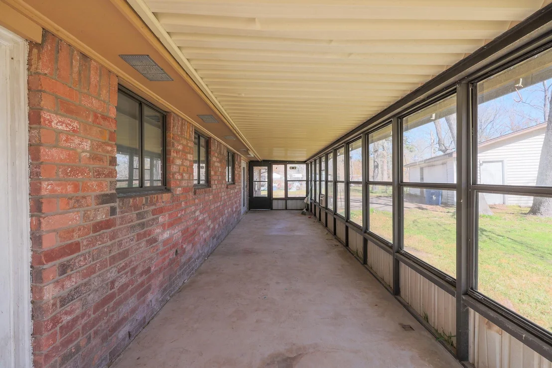 Photo of 20427 Lakeside Drive