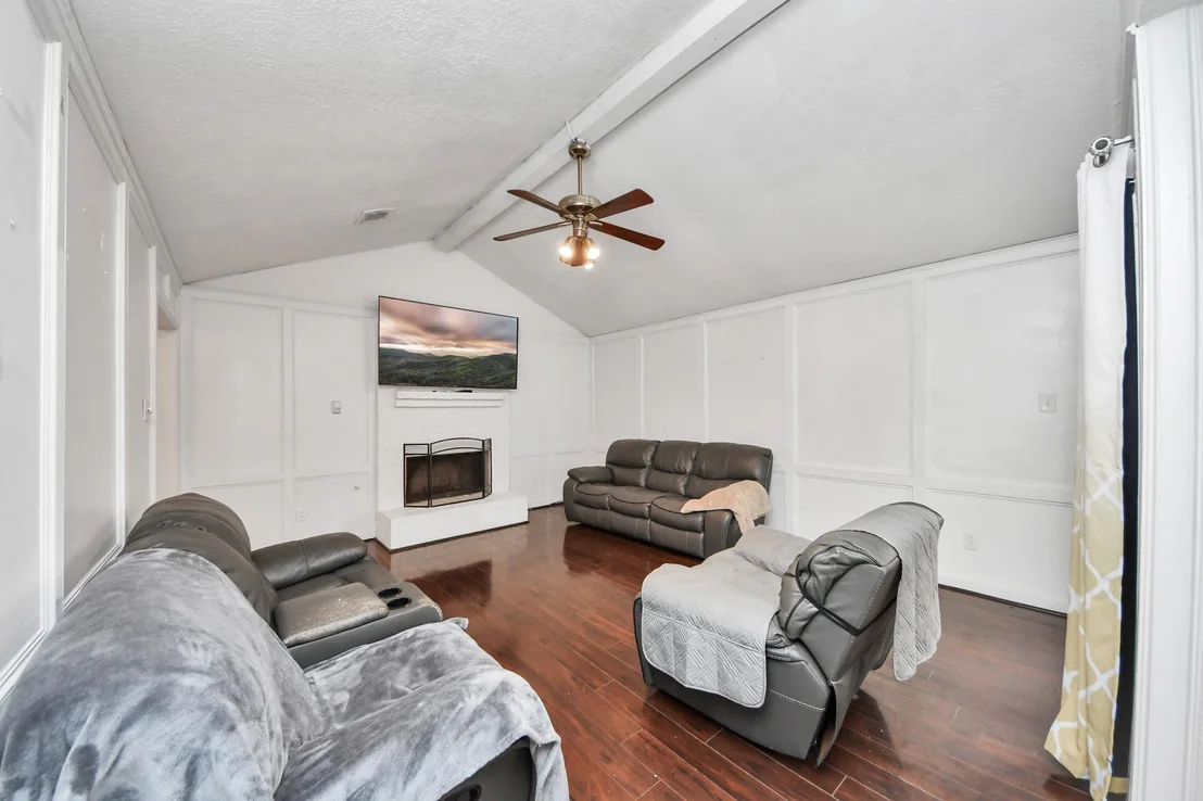 Photo of 1415 Parry Sound
