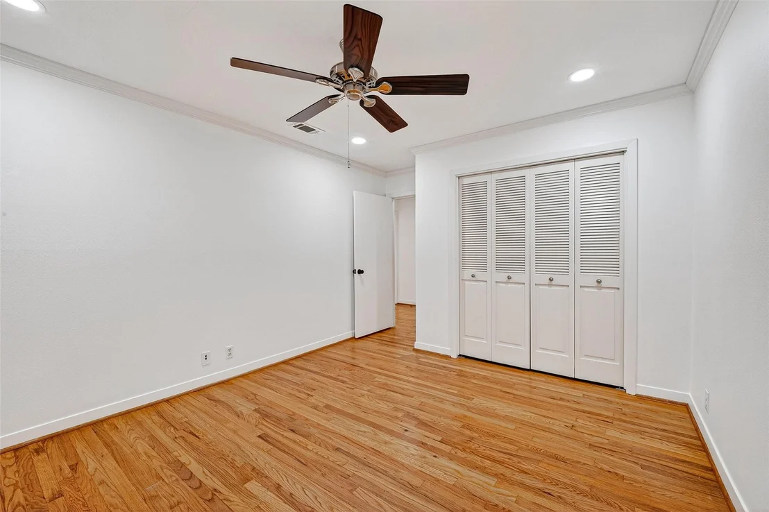 Photo of 5006 Creekbend Drive