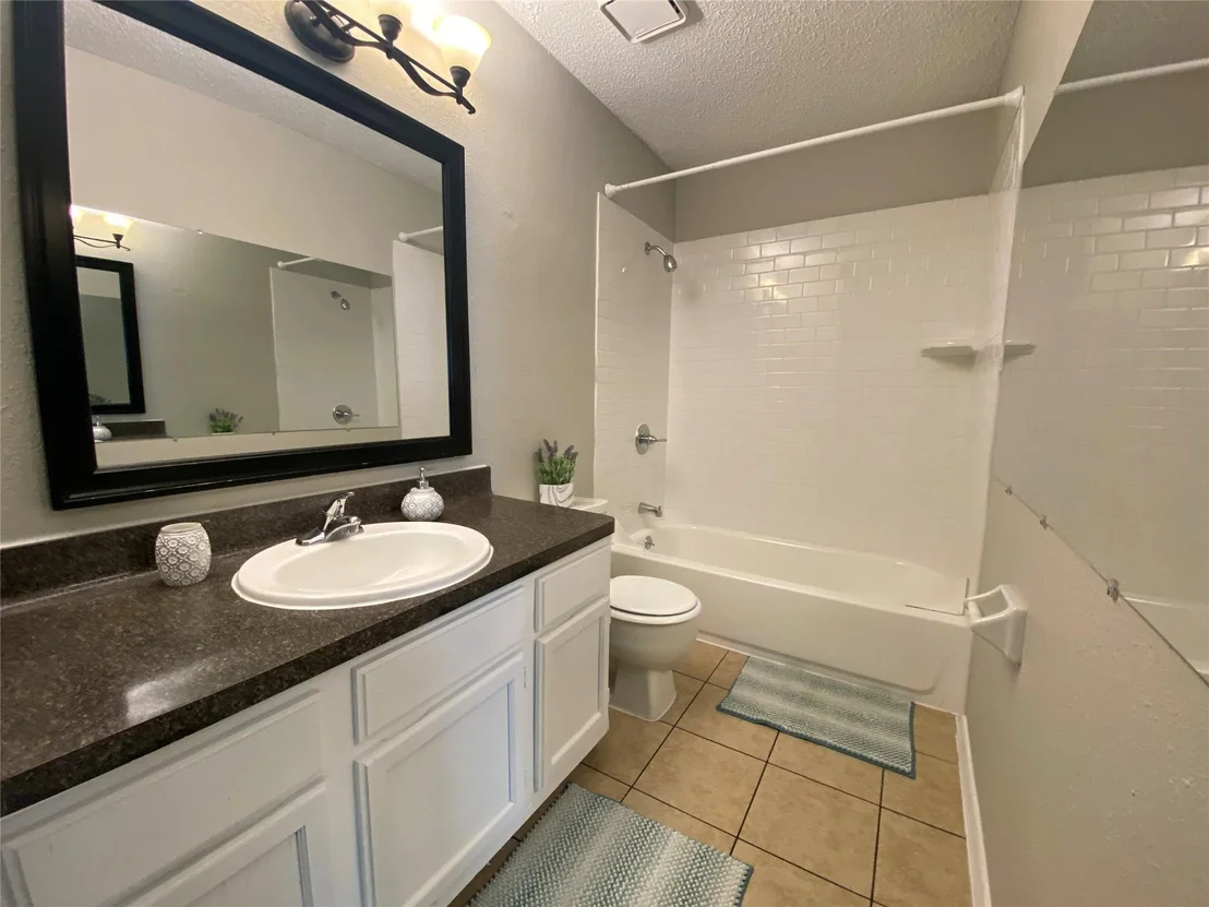 Photo of Unit 274 at 2501 Gulf Freeway
