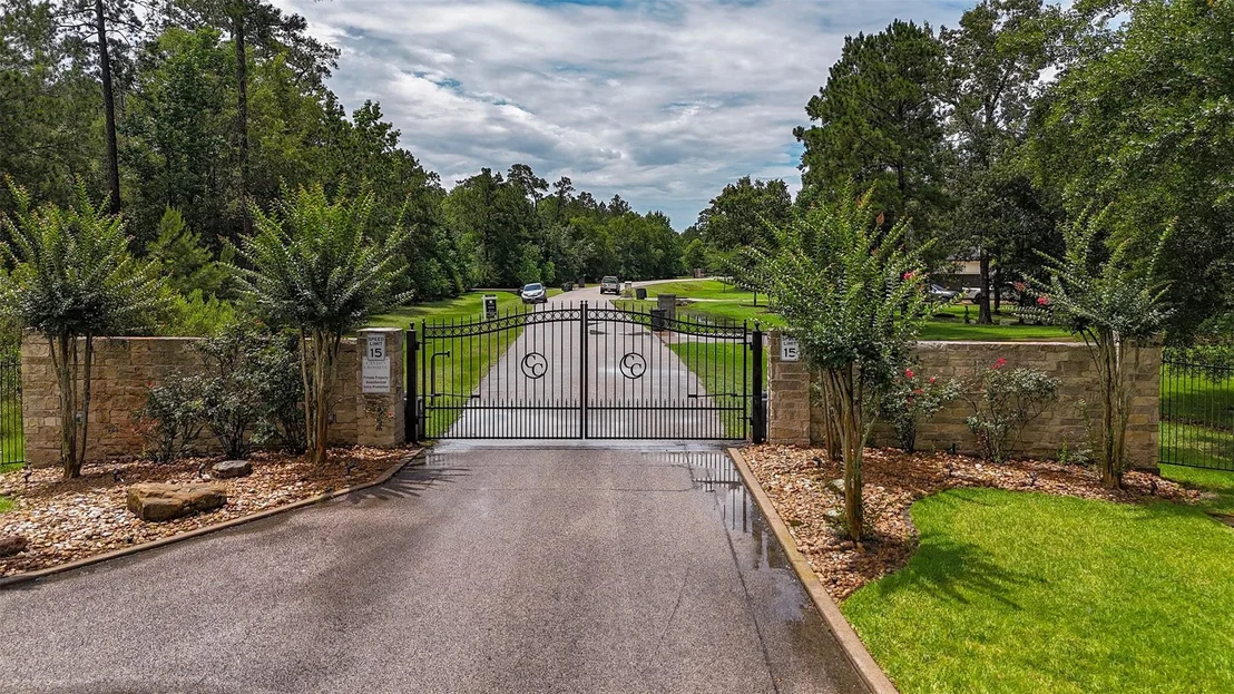 Photo of 12033 Oak Forest Lane