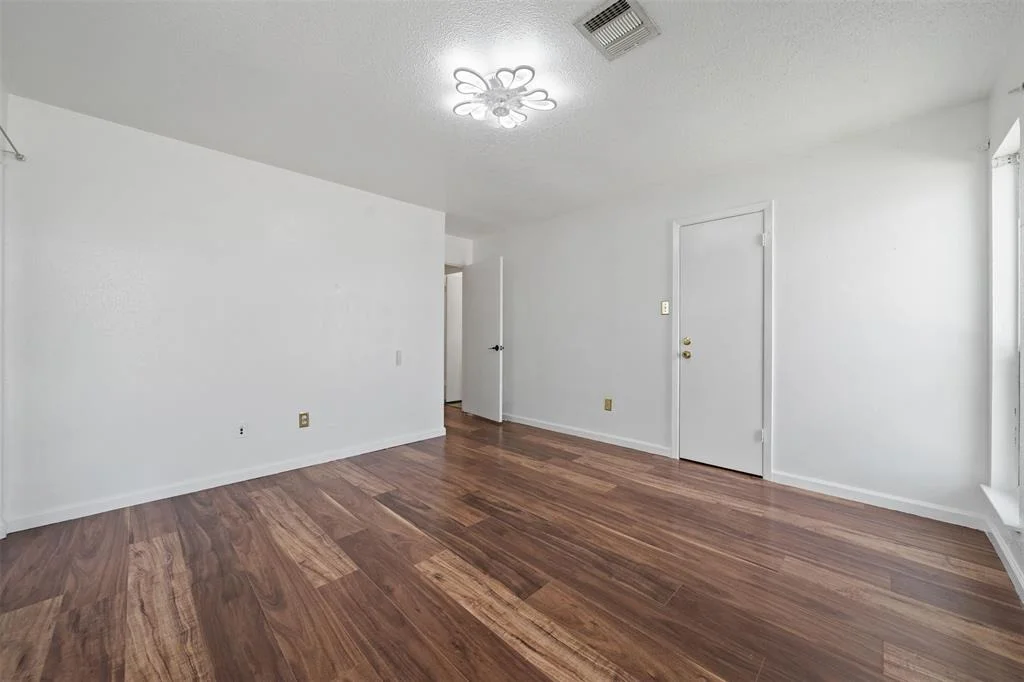 Photo of Unit 1007 at 7313 Gulf Freeway