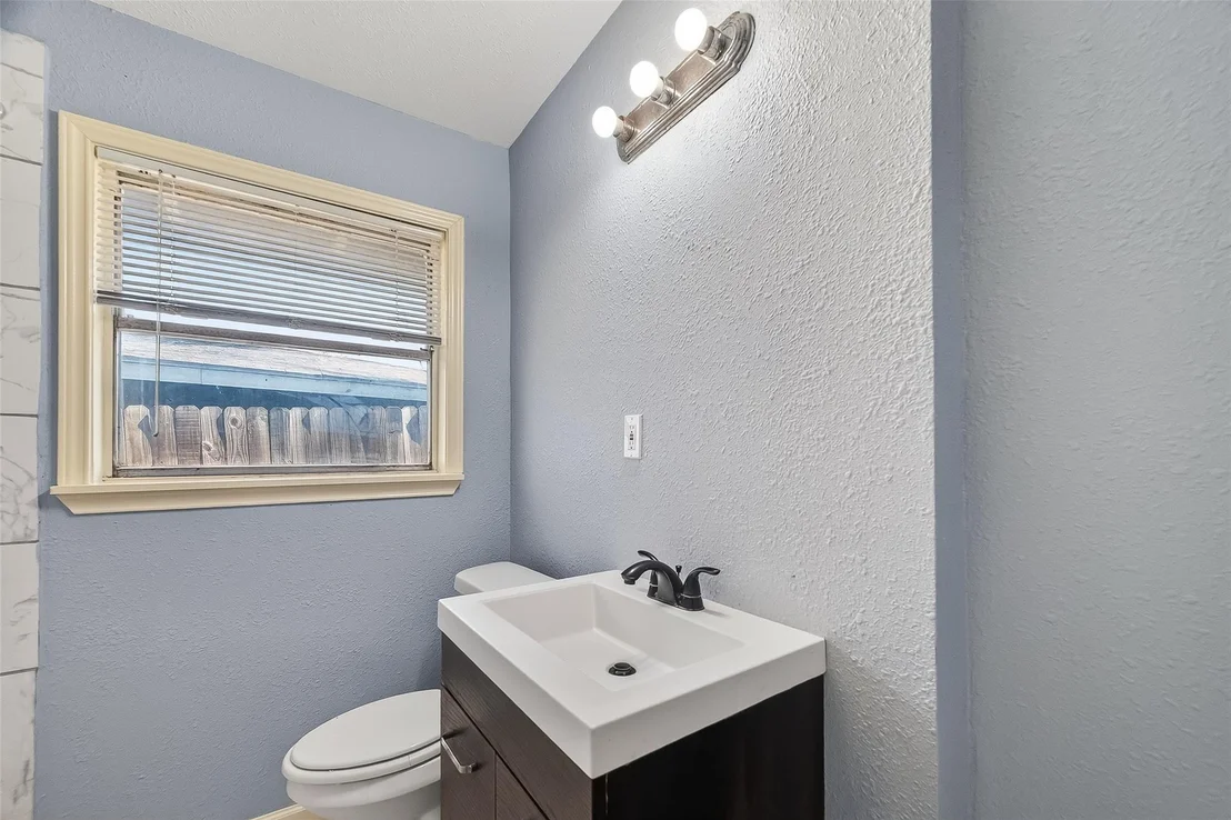 Photo of 6022 Lyndhurst Drive