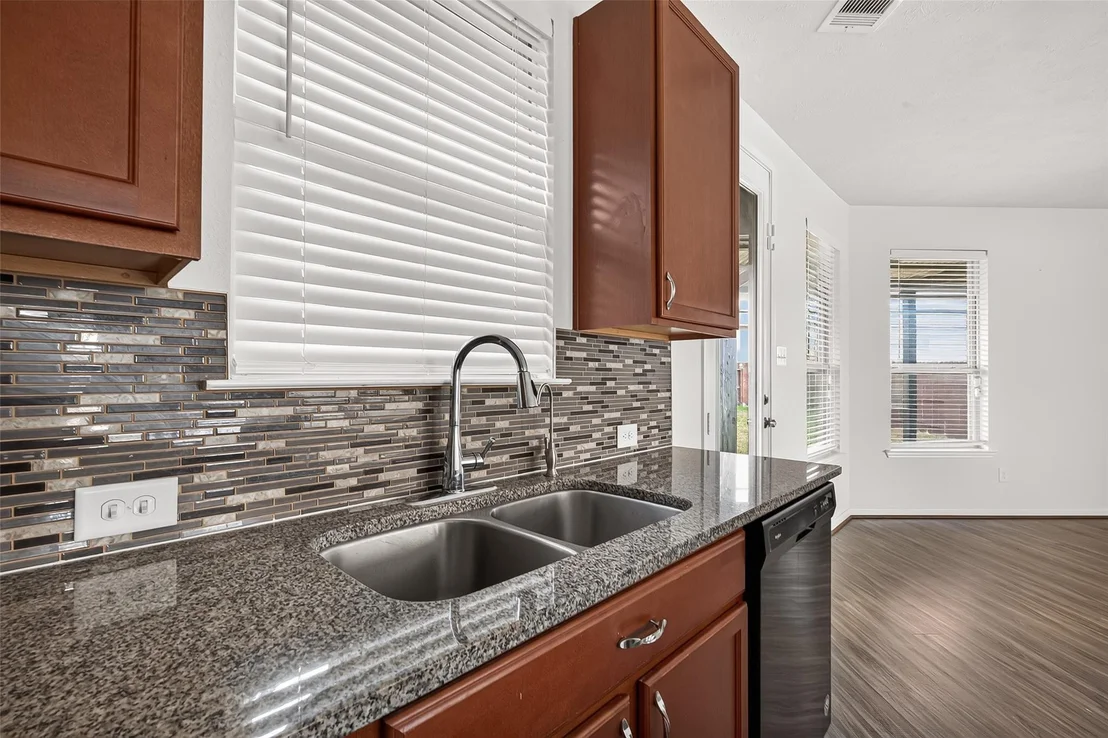 Photo of 25314 Queens Causeway Lane