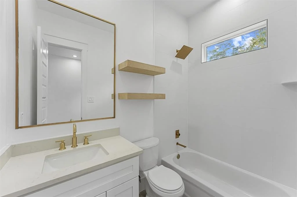 Photo of 84 Lakeway Court