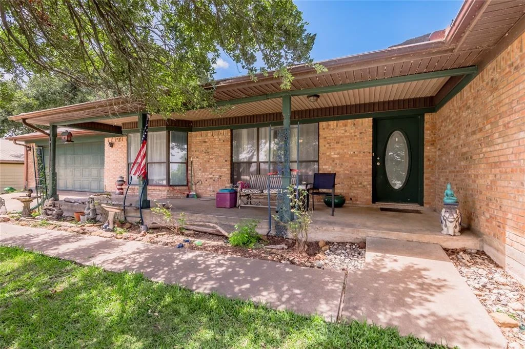 Photo of 100 W Lakeview Drive