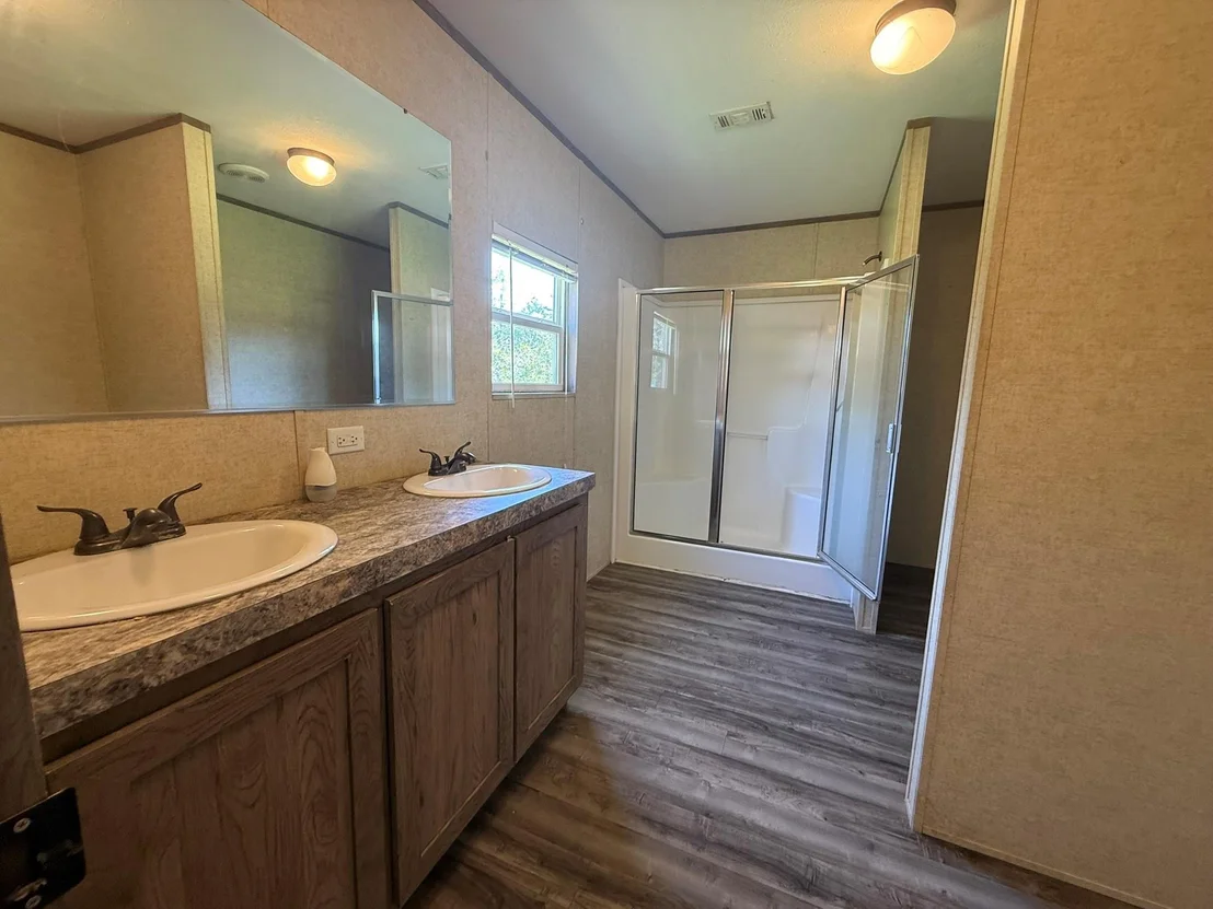 Photo of 600 Lakeview Loop
