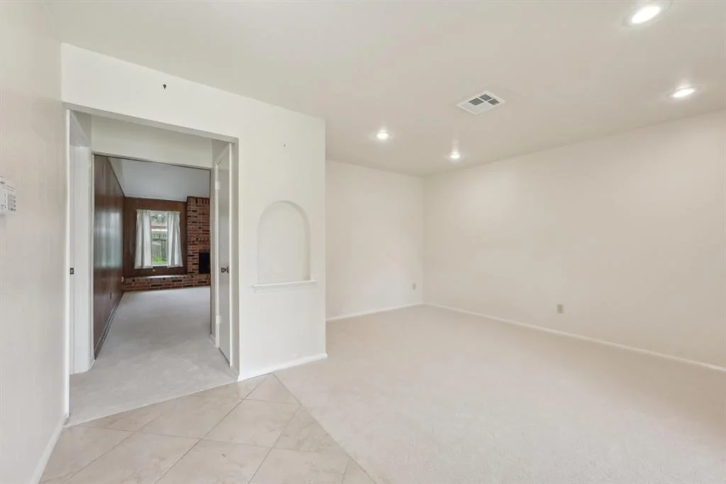 Photo of 8915 Roos Road