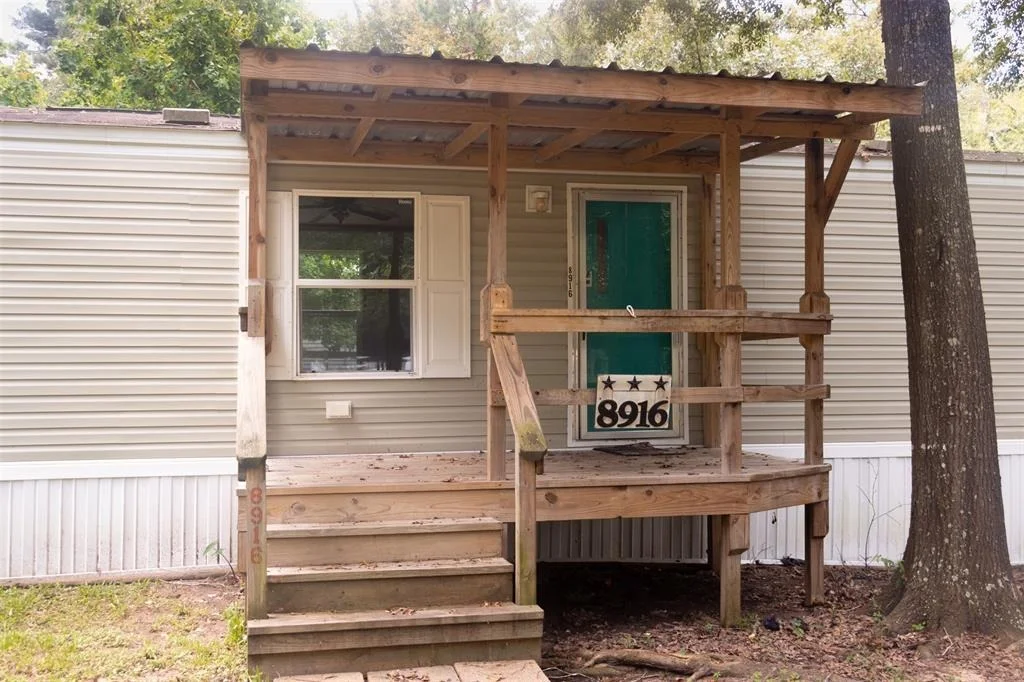 Photo of 8916 Lakeside Drive