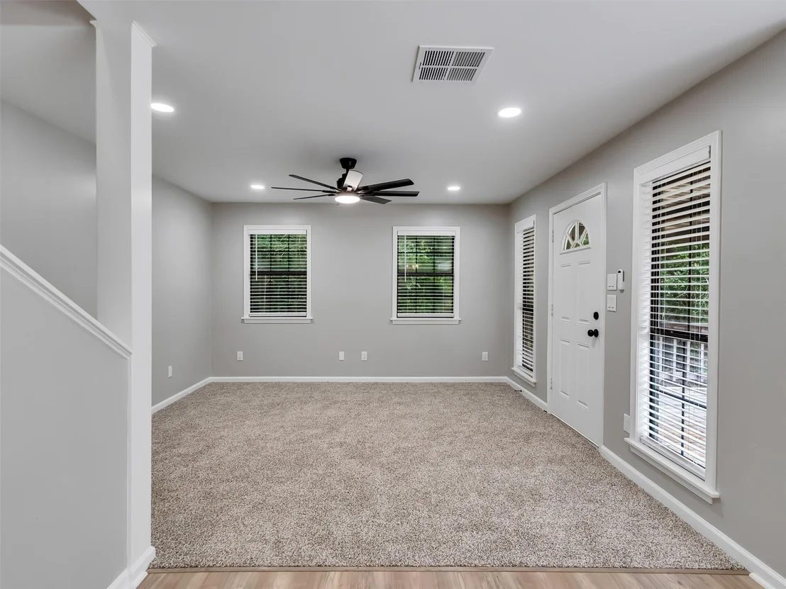 Photo of 351 White Oak Drive
