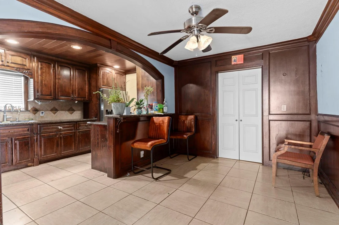 Photo of 8205 Appleton