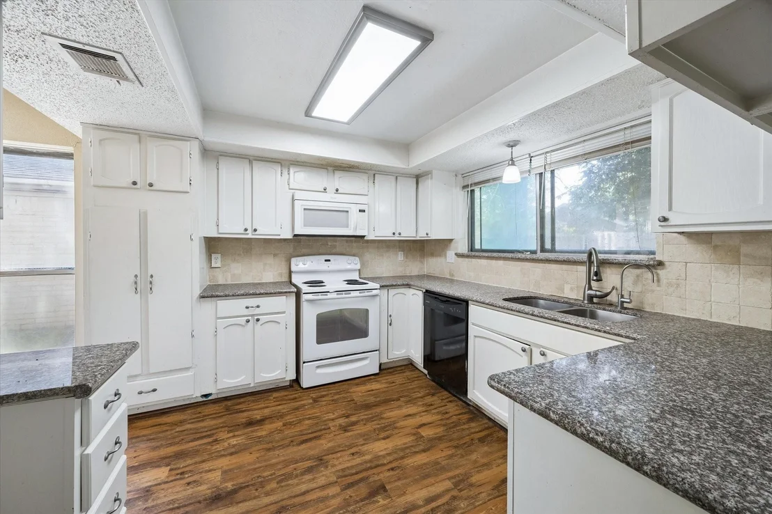 Photo of 23423 Canyon Lake Drive
