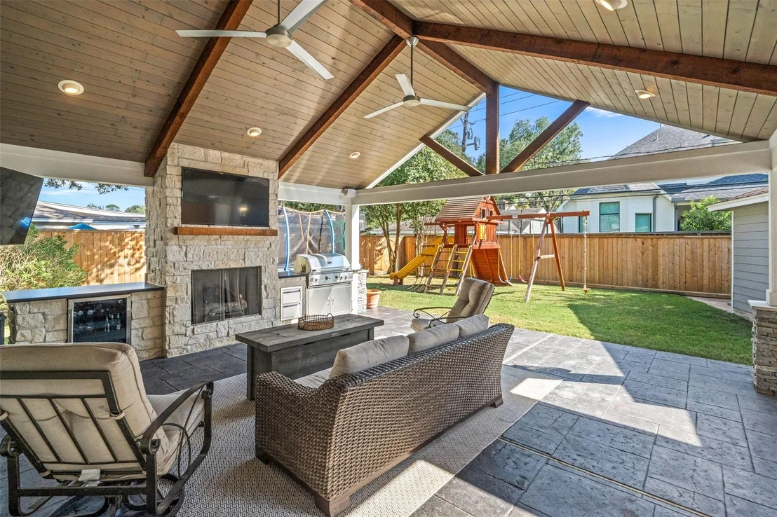 Photo of 14231 Carolcrest Drive