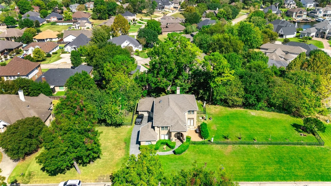 Photo of 566 Edgewood Drive