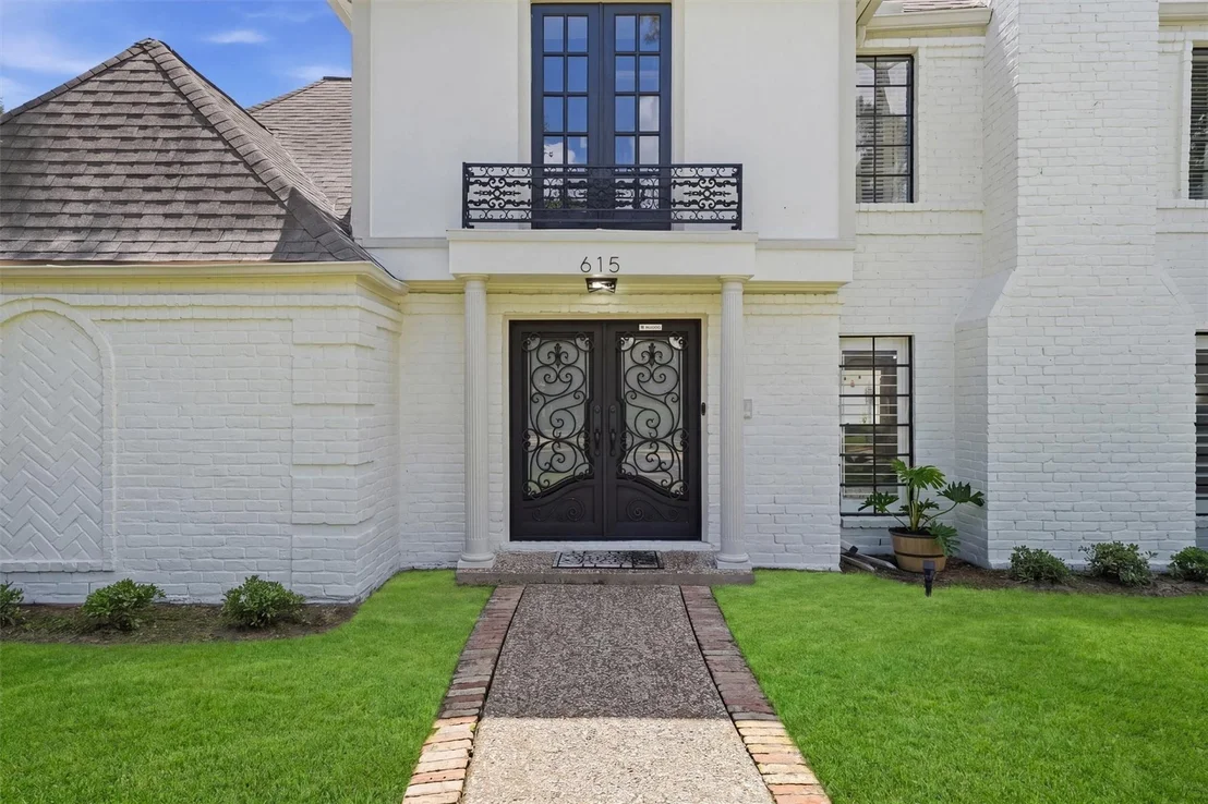 Photo of 615 Brenwick Court